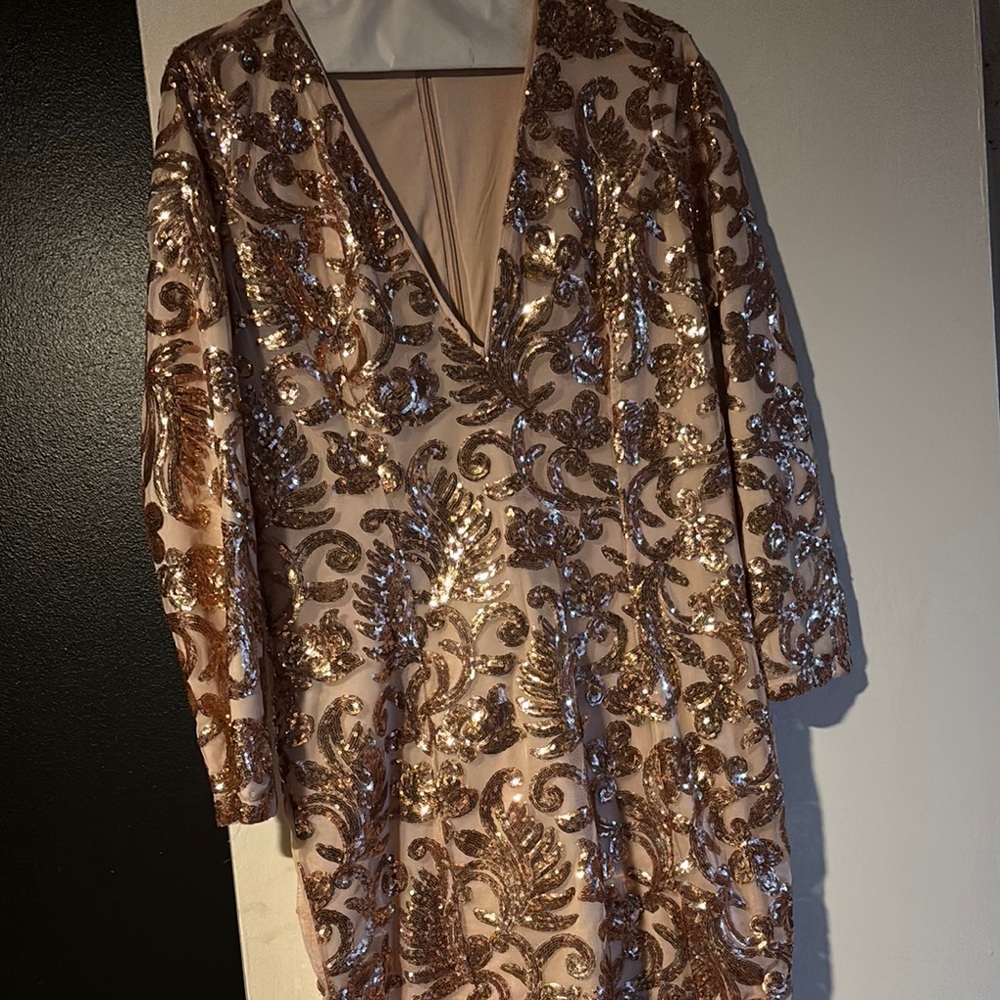 Xtaren Sequin Long Sleeve Dress - Gold and Cream